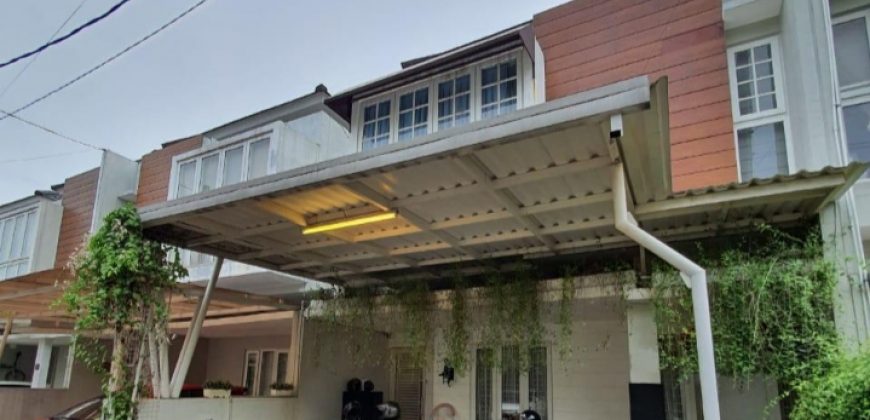 Semi Furnished Townhouse at Lebak Bulus