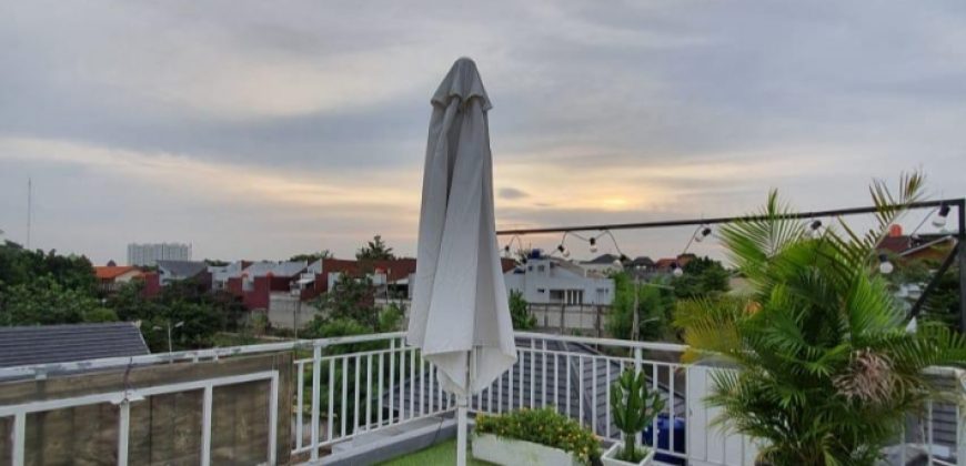 Semi Furnished Townhouse at Lebak Bulus