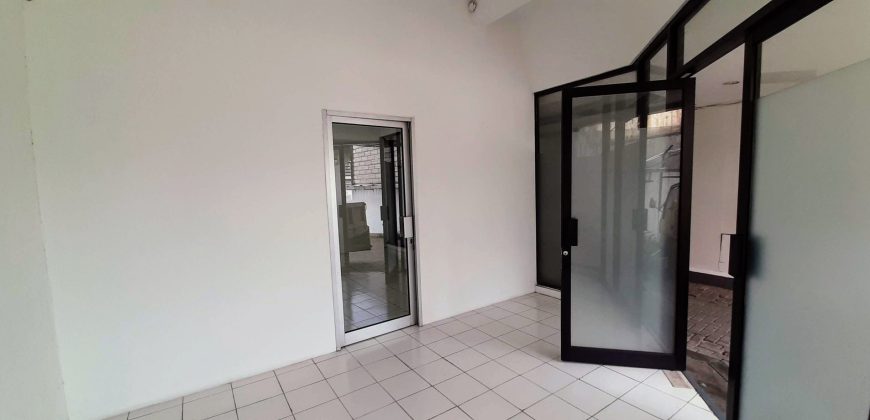 Sewa kantor gudang murah di lantai dasar gedung perkantoran Jakarta