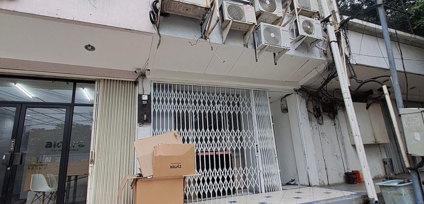 Ruko 3 lantai hadap Timur di komplek perkantoran dan bank ternama dekat RS Yarsi Cempaka Putih Jakarta Pusat