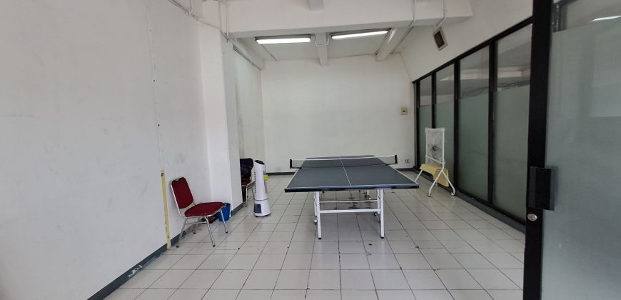 Sewa kantor gudang murah di lantai dasar gedung perkantoran Jakarta