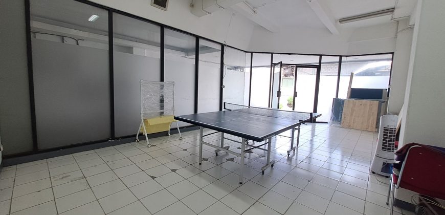 Sewa kantor gudang murah di lantai dasar gedung perkantoran Jakarta